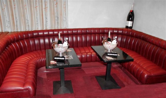 Nocni klub Fontana - Crveni separe - koza